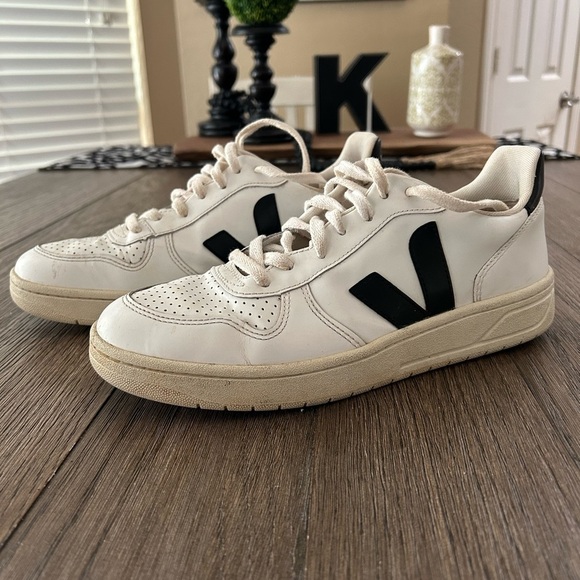 Veja V-10 White and Black Sneakers. Well loved but in good condition. - Picture 2 of 10